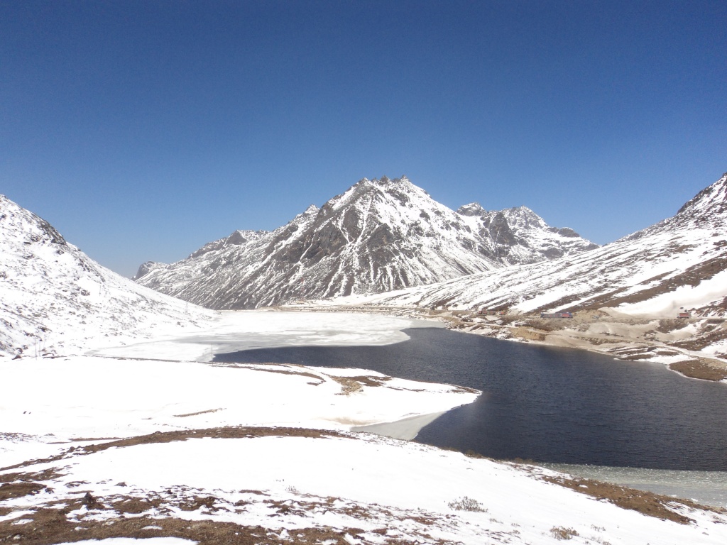 https://d3r8gwkgo0io6y.cloudfront.net/upload/Himalayan landscape and snow clad.jpg